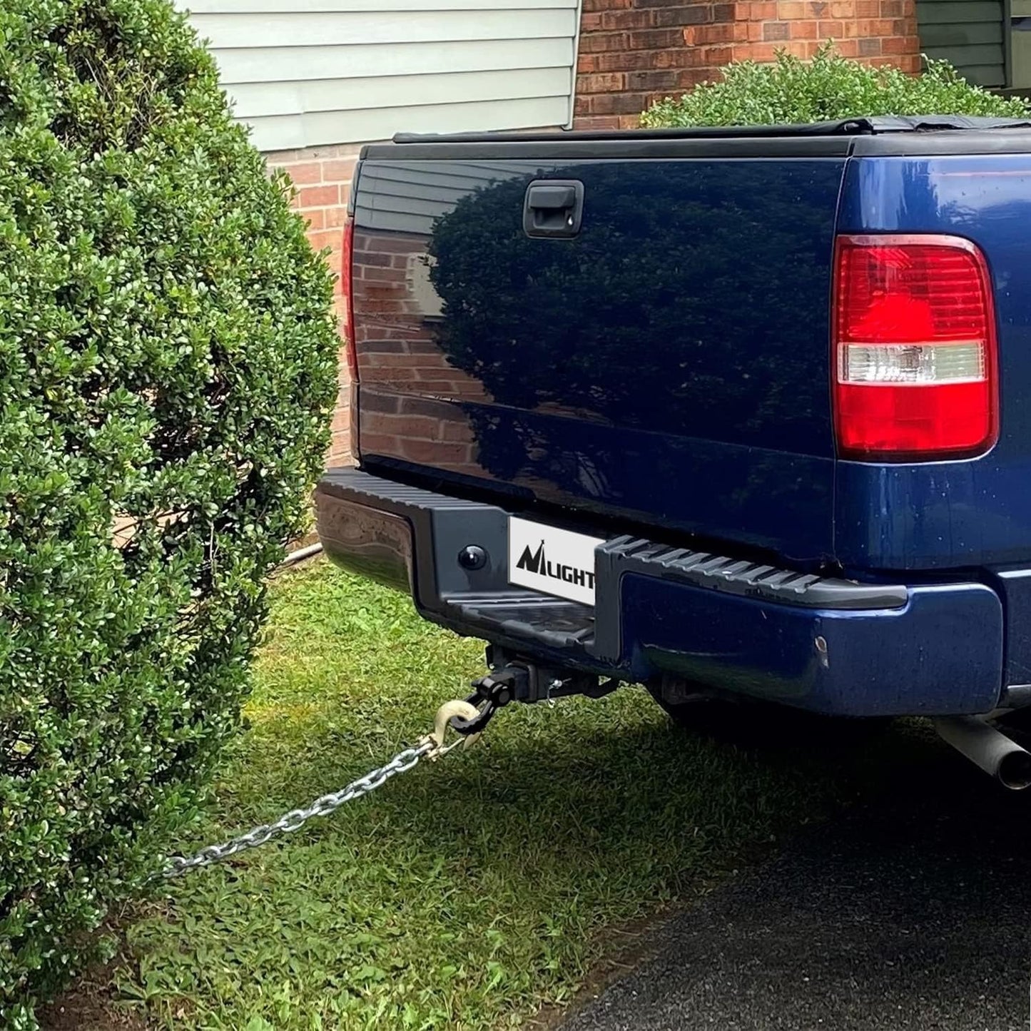 Nilight Shackle Hitch Receiver is a heavy-duty towing and recovery kit, designed for trucks, Jeeps, and off-road vehicles. 🏁🚙